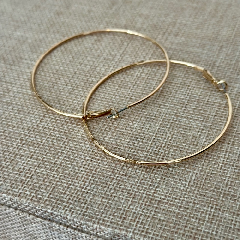 Elegant Gold Hoop Earrings